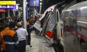 Kronologi Kecelakaan Kereta Api di Stasiun Bekasi Timur Tragedi Beruntun yang Mengguncang Transportasi Nasional